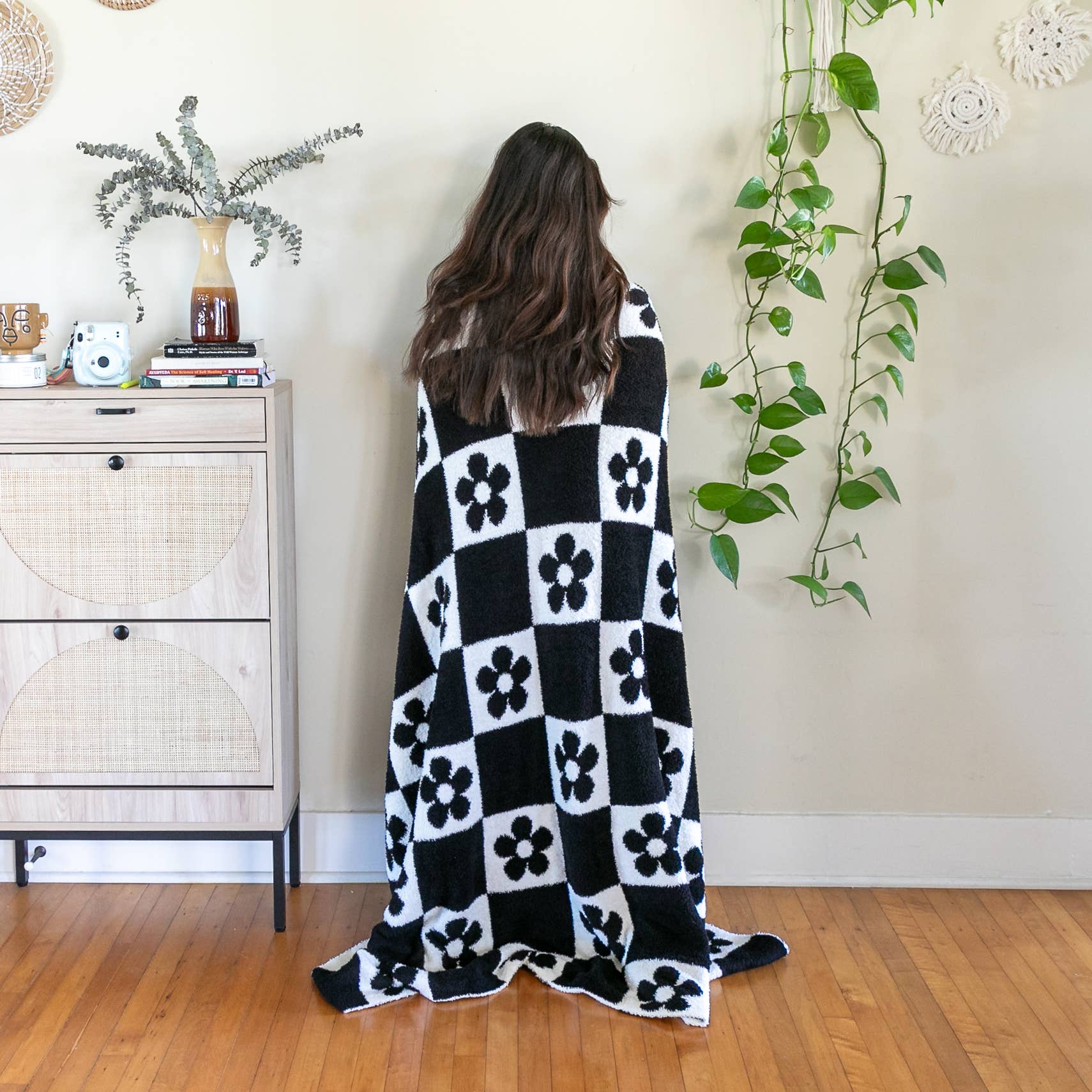 Living Royal Throw Blanket - Checkered w/ Daisies