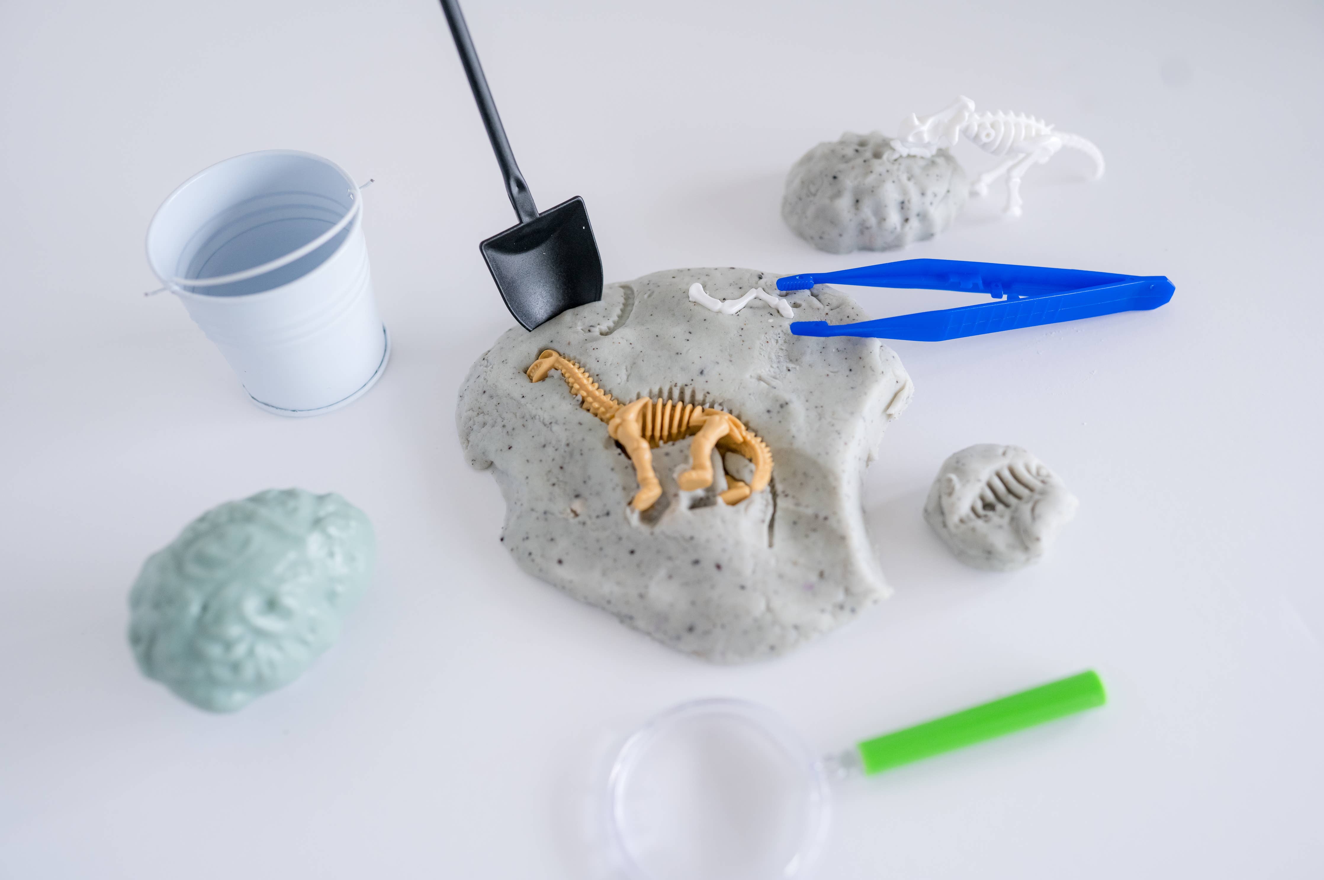Earth Grown KidDoughs - Dinosaur Fossil Dig (Cookies & Cream) Sensory Play Dough Kit