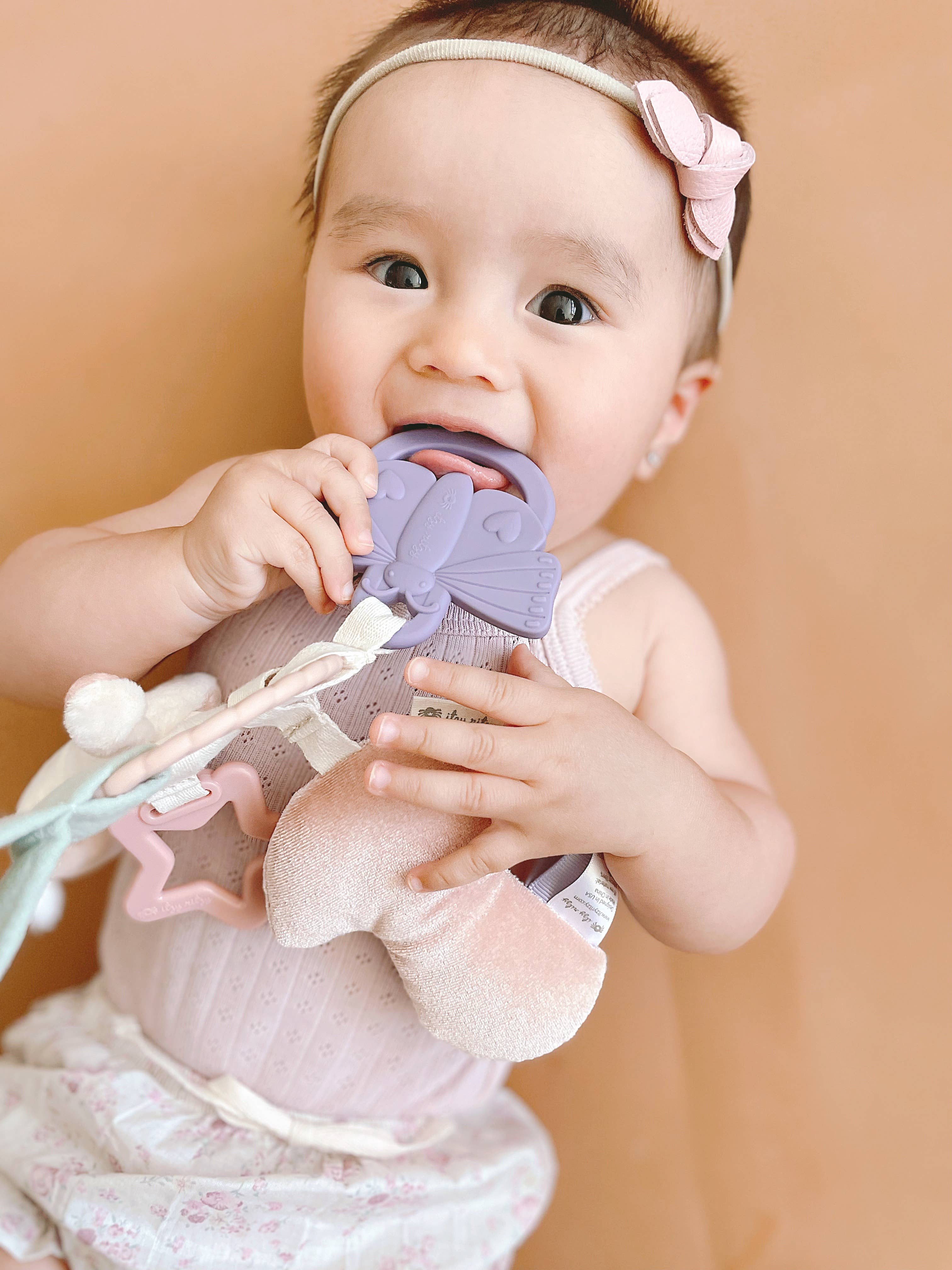 Itzy Ritzy - Bitzy Busy Ring™ Teething Activity Toy